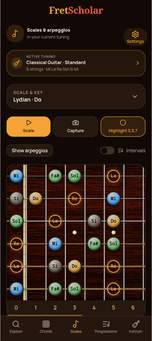 Pantalla de FretScholar con la escala lidia de Do en el mástil de guitarra clásica y las notas en solfeo